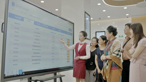 響應(yīng)兩會(huì)號(hào)召 開(kāi)工開(kāi)會(huì)用MAXHUB賦能企業(yè)數(shù)字化轉(zhuǎn)型