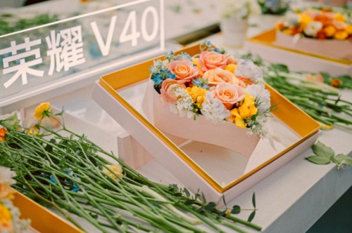 榮耀V40品質花藝沙龍空降四城，賞薔薇金享多重好禮