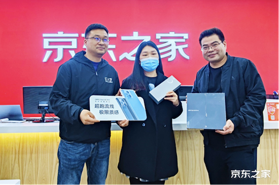 OPPO Find X3新品亮相京東之家，OPPO中華區(qū)總裁現(xiàn)身體驗(yàn)新場(chǎng)景