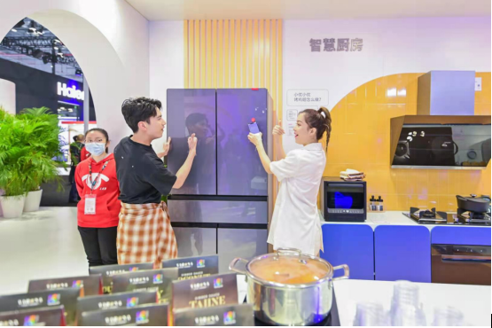 留住春季限定美味！通過Leader冰箱碰一碰，定制儲(chǔ)鮮場景
