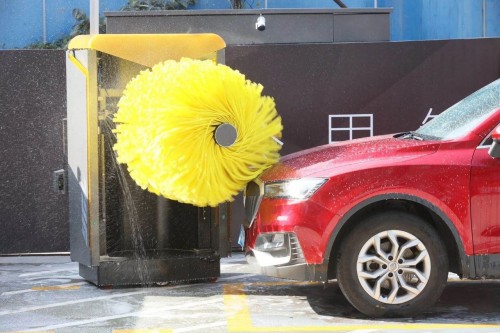 汽車超人杭州店投放智能洗車機(jī)器人，為消費(fèi)者帶來全新服務(wù)體驗(yàn)