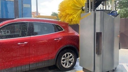 汽車超人杭州店投放智能洗車機(jī)器人，為消費(fèi)者帶來全新服務(wù)體驗(yàn)