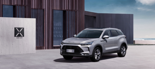 李雪琴車(chē)展首秀 攜BEIJING汽車(chē)兩款新車(chē)U5 PLUS、EU5 PLUS