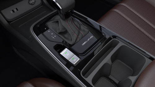 李雪琴車(chē)展首秀 攜BEIJING汽車(chē)兩款新車(chē)U5 PLUS、EU5 PLUS