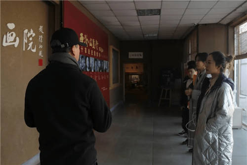清華大學(xué)在青團(tuán)社找了份神奇兼職，去大西北刷墻！