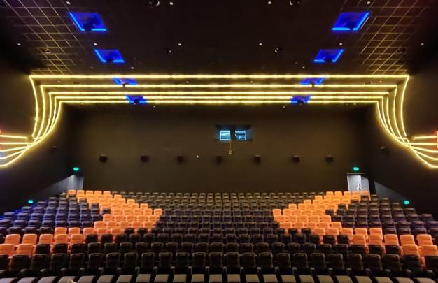 雙機(jī)激光放映+24米超大銀幕，霸氣登錄