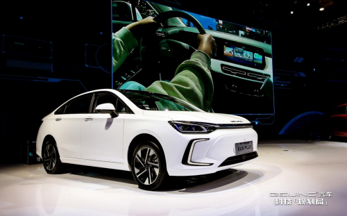 鐵粉車(chē)主參加BEIJING京友匯體驗(yàn)活動(dòng) 上海車(chē)展展臺(tái)開(kāi)啟車(chē)主直播