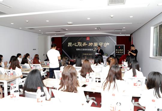 痘博士五星級(jí)標(biāo)準(zhǔn)服務(wù)2周年服務(wù)“匠心服務(wù)、為愛守護(hù)”評(píng)選大賽啟動(dòng)，樹立祛痘行業(yè)品質(zhì)標(biāo)桿