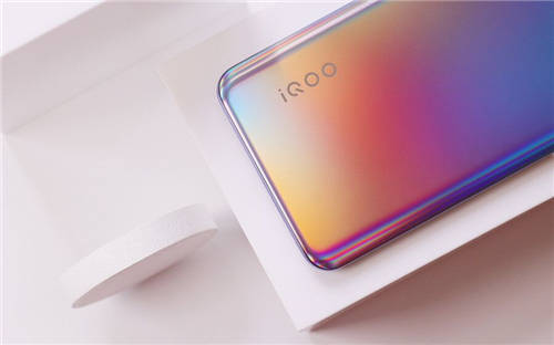 夏日限定“幻銀”配色領銜 iQOO Z3限時特惠最低1299起