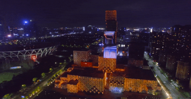 利亞德裸眼3D LED顯示屏，點亮多地網紅地標