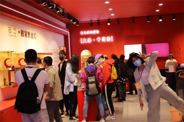 華系目后眼鏡亮相上海展，力推民族品牌進(jìn)程