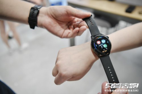 燃情夏日，只管去跑！華為WATCH 3全新升級，助力城市熱煉