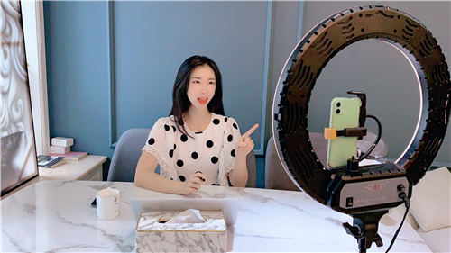從教育博主到學(xué)浪知識傳播者，解鎖快學(xué)英語老師Emily的成長密碼
