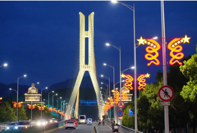 光耀我心｜獻(xiàn)禮建黨百年，雷士照明為中國建設(shè)增彩！