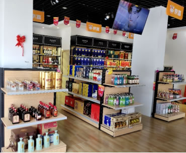 酒水市場(chǎng)魚(yú)龍混雜 “小白”老李的新店卻成了口碑店 老李：有京喜供貨，保真！1018.jpg