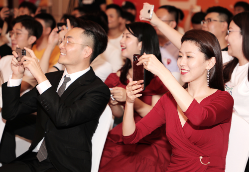 痘博士718粉絲節(jié)：社會(huì)視角下，更“高級(jí)”的文化性群際互動(dòng)