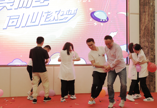 痘博士718粉絲節(jié)：社會(huì)視角下，更“高級(jí)”的文化性群際互動(dòng)