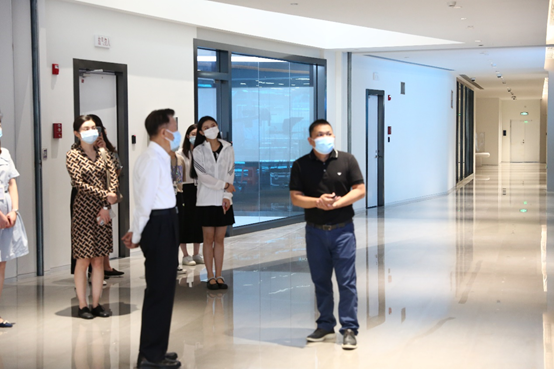 世茂集團董事局主席許榮茂一行蒞臨銀科金融中心（YFC）