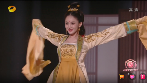 “抖音新潮好物夜”古力娜扎蜀錦裙國(guó)風(fēng)舞絕了！背后非遺技藝曝光