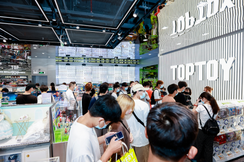 千億潮玩的增長(zhǎng)飛輪：TOP TOY多店單日營(yíng)業(yè)額破百萬(wàn)