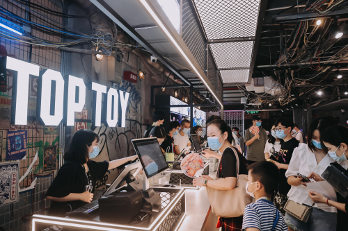 千億潮玩的增長(zhǎng)飛輪：TOP TOY多店單日營(yíng)業(yè)額破百萬(wàn)