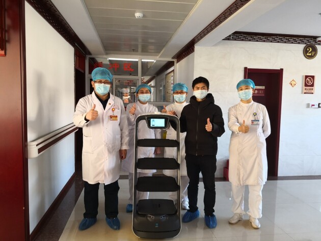 普渡機器人榮登《深圳僑報》，盡顯抗疫風(fēng)采