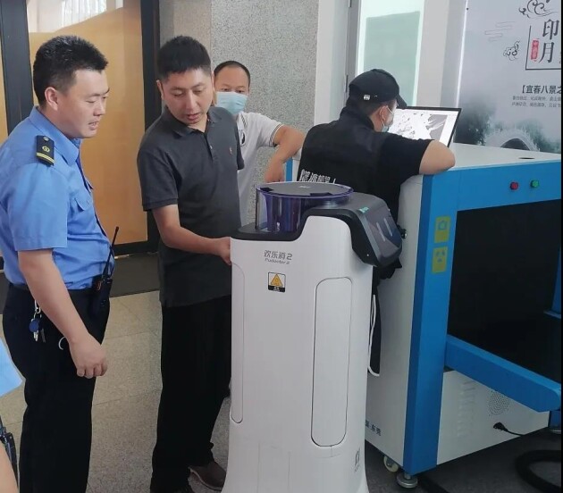 普渡機器人榮登《深圳僑報》，盡顯抗疫風(fēng)采