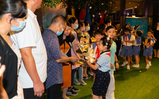 教師專屬驚喜日，希沃?jǐn)y大灣區(qū)眾品牌向老師獻(xiàn)上祝福