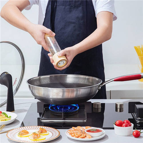康巴赫激發(fā)科創(chuàng)新活力，《焦點(diǎn)一線》對(duì)其進(jìn)行獨(dú)家報(bào)導(dǎo)