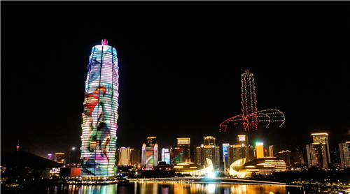 帥爆了！500架無人機(jī)表演在大玉米點(diǎn)亮鄭州，助力HUAWEI nova9系列發(fā)布