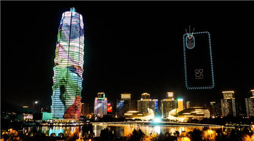 帥爆了！500架無人機(jī)表演在大玉米點(diǎn)亮鄭州，助力HUAWEI nova9系列發(fā)布