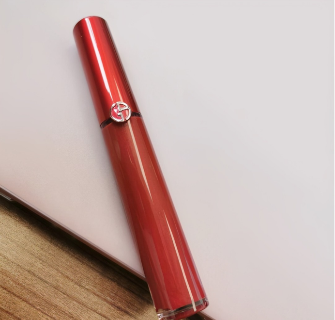 唯品會大牌口紅比專柜優(yōu)惠不少，是不是正品？