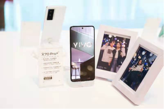 沈陽十一新景點，vivo X70系列首銷路演燃爆全場