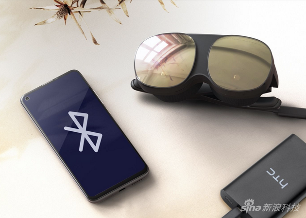 VIVE Flow可折疊，可連接智能手機