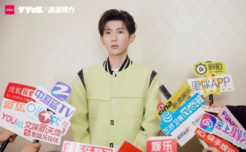 得力首家快閃店潮聚魔都TX淮海，代言人王源驚喜空降
