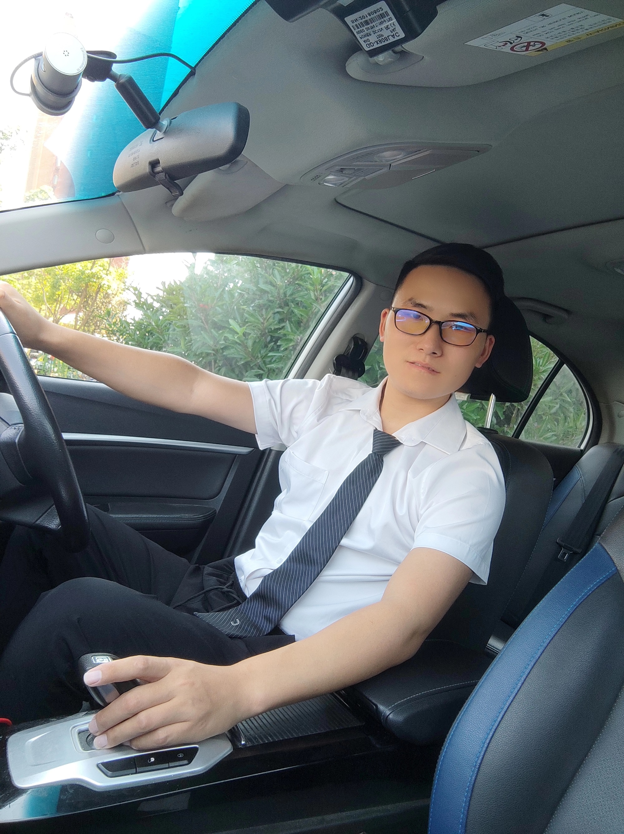 “能幫一把是一把！”路遇受傷工人，這位網(wǎng)約車司機這樣說