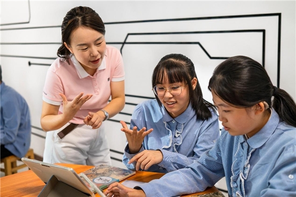 希沃服務(wù)態(tài)度TVC上線(xiàn)，希沃人以熱愛(ài)守護(hù)教育信息化最后一公里