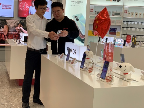 今年11.11買(mǎi)手機(jī)不熬夜 來(lái)線下京東之家 超多新品現(xiàn)貨發(fā)售