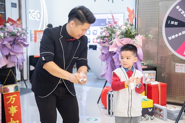 堅(jiān)果投影深圳雙店盛大開業(yè)，讓美好生活不止于想象