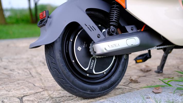 雅迪電動(dòng)車VFLY L100 MAX電動(dòng)車評(píng)測(cè)：高顏值、高性能的高端騎行體驗(yàn)