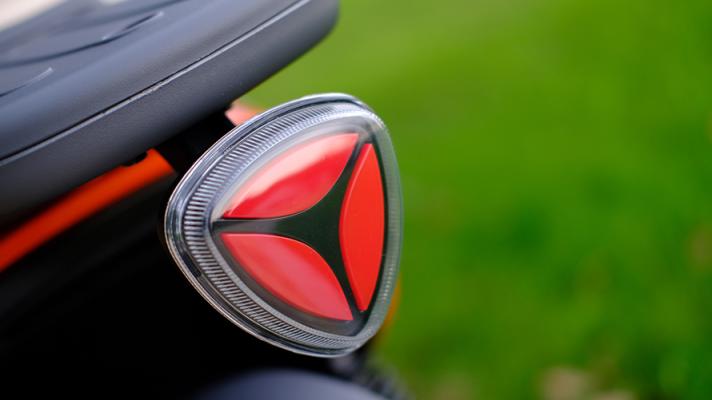 雅迪電動(dòng)車VFLY L100 MAX電動(dòng)車評(píng)測(cè)：高顏值、高性能的高端騎行體驗(yàn)