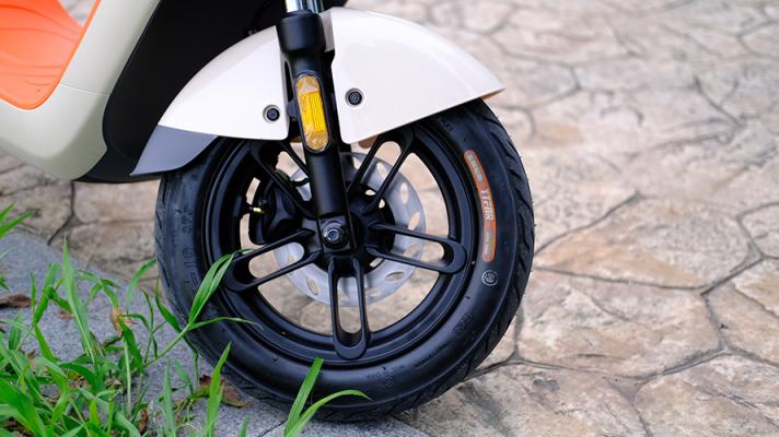 雅迪電動(dòng)車VFLY L100 MAX電動(dòng)車評(píng)測(cè)：高顏值、高性能的高端騎行體驗(yàn)