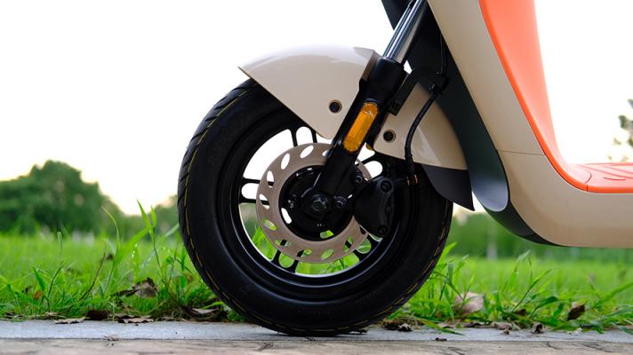 雅迪電動(dòng)車VFLY L100 MAX電動(dòng)車評(píng)測(cè)：高顏值、高性能的高端騎行體驗(yàn)