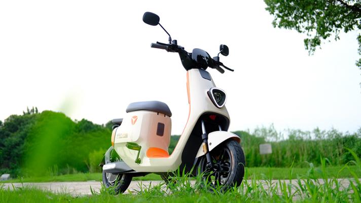 雅迪電動(dòng)車VFLY L100 MAX電動(dòng)車評(píng)測(cè)：高顏值、高性能的高端騎行體驗(yàn)