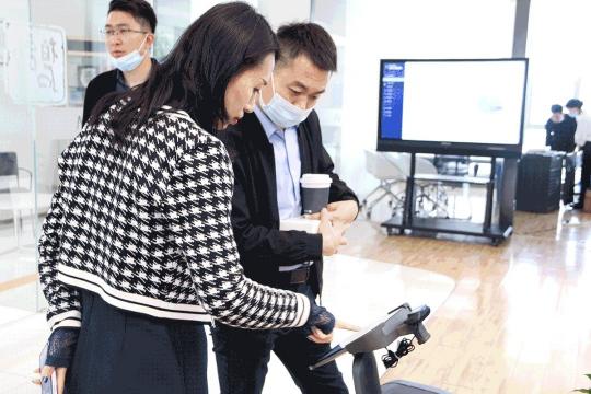 聚焦智慧辦公，temi機(jī)器人賦能企業(yè)實(shí)現(xiàn)數(shù)字化轉(zhuǎn)型