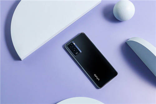 1399元起，vivo Y55s憑6000mAh大電池成新續(xù)航標桿