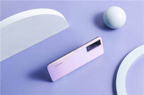 1399元起，vivo Y55s憑6000mAh大電池成新續(xù)航標桿