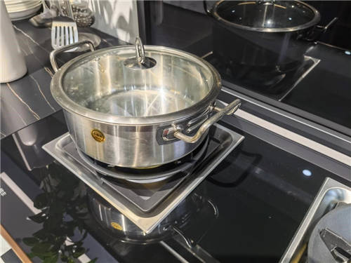 集成灶十大品牌中蒸烤集成灶哪個(gè)牌子好？