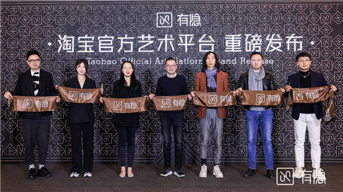 第四屆中國(guó)新品消費(fèi)盛典開(kāi)幕 天貓小黑盒簽約首批數(shù)字化上新戰(zhàn)略合作伙伴