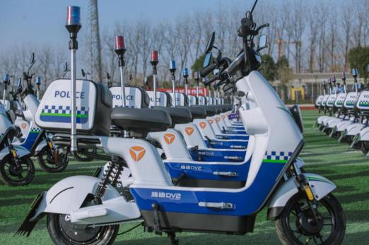 換上新裝備，執(zhí)勤更高效，雅迪電動車助力六安市平安建設(shè)